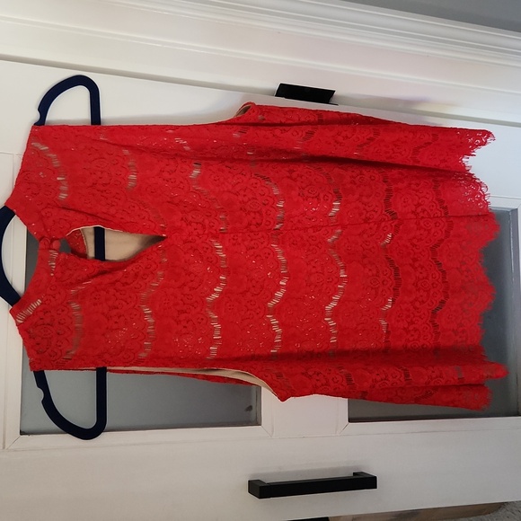 Red lace blouse - Picture 4 of 7